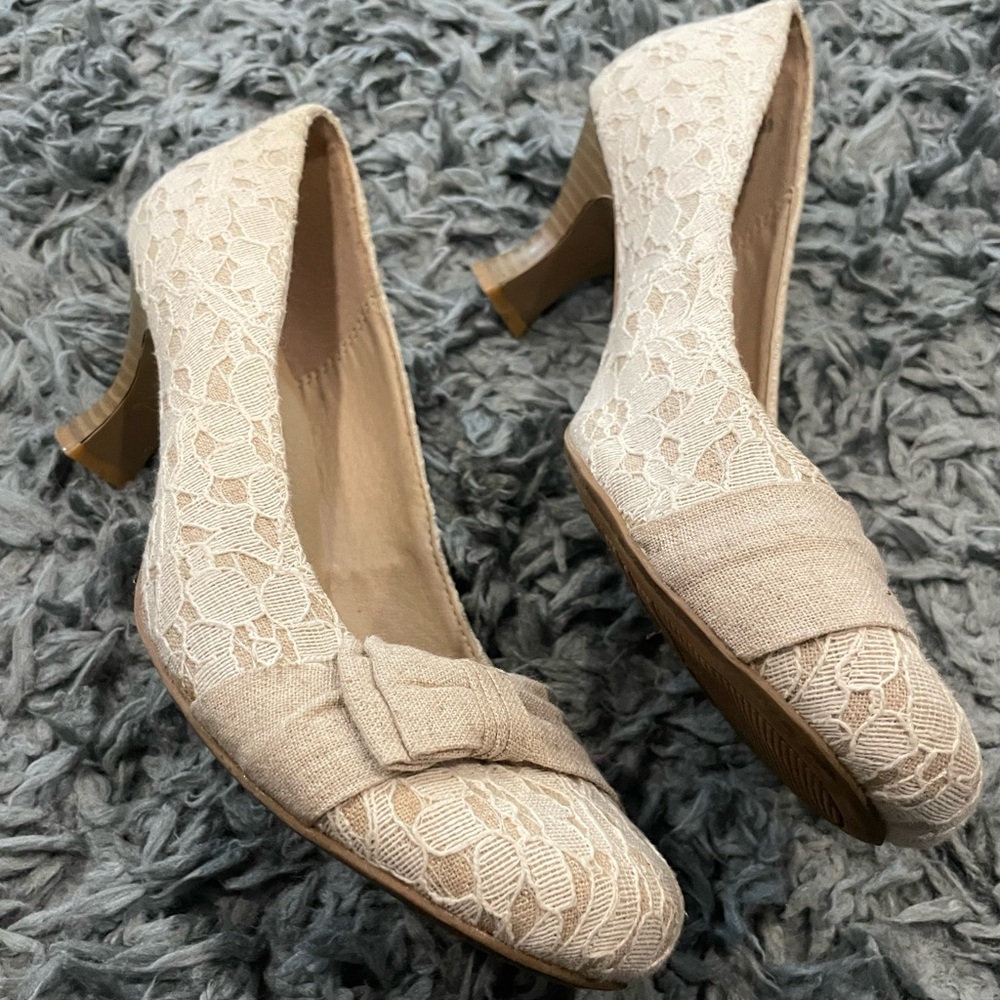 SO kitten heels size 8.5